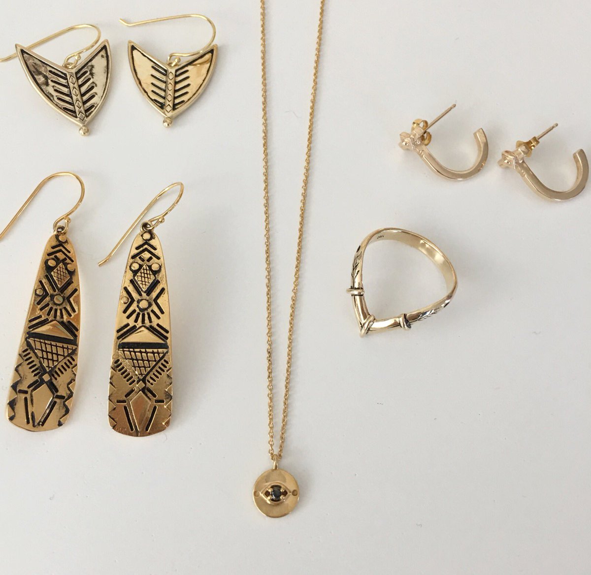 _SierraWinter_'s tweet photo. ✨Golden✨ #sierrawinterjewelry #COEUR https://t.co/UYRCoi4ZQD