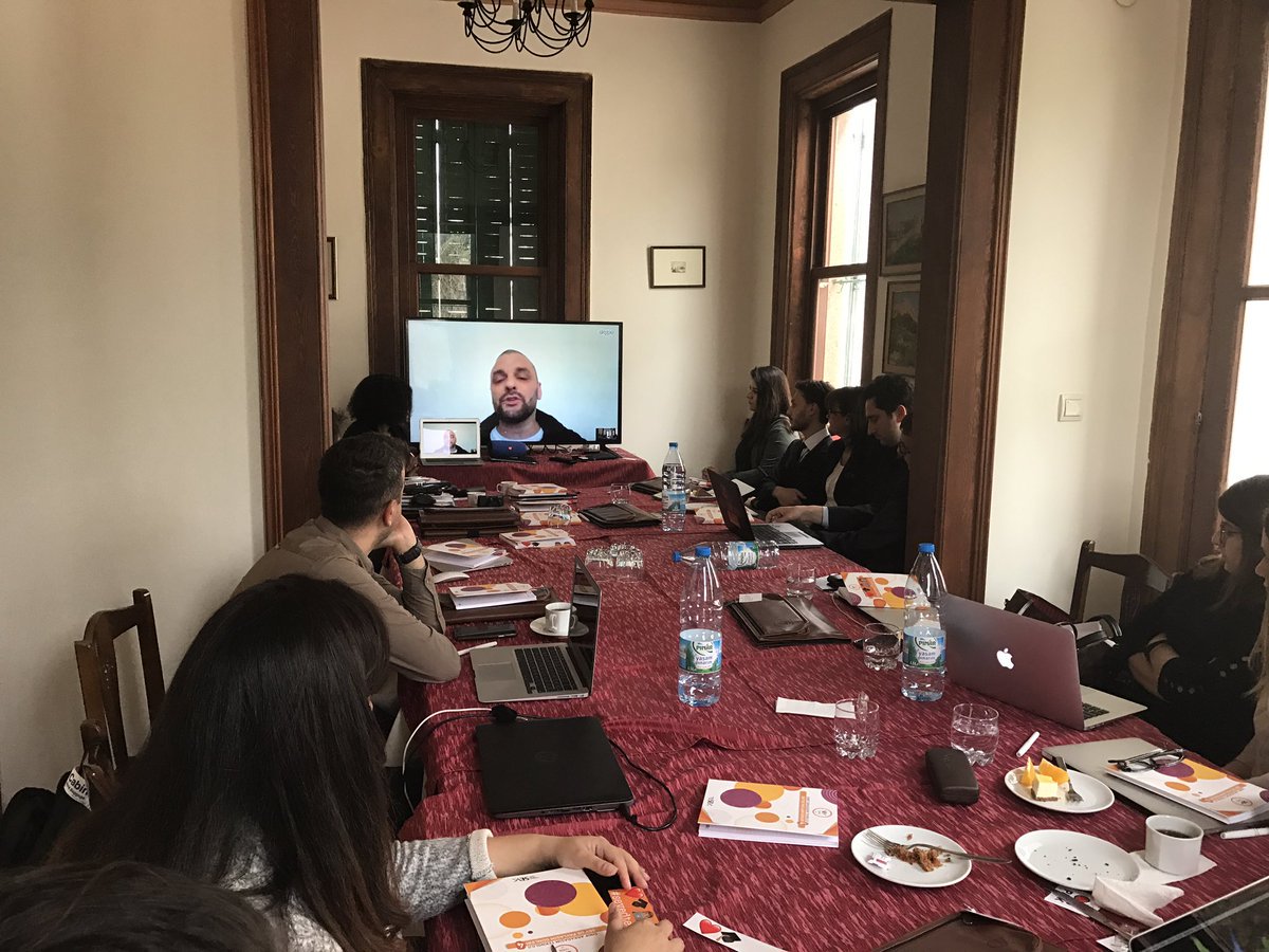 StephenReidEdu's tweet photo. Straight off the plane and on to a great #Skype with teachers in #Turkey this afternoon to discuss #STEM #STEAM and #makerspace #sevedtech. https://t.co/pRI2q68AVN