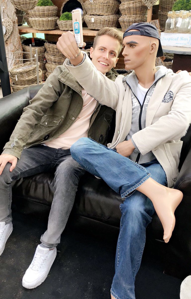 julienco_ tweet picture