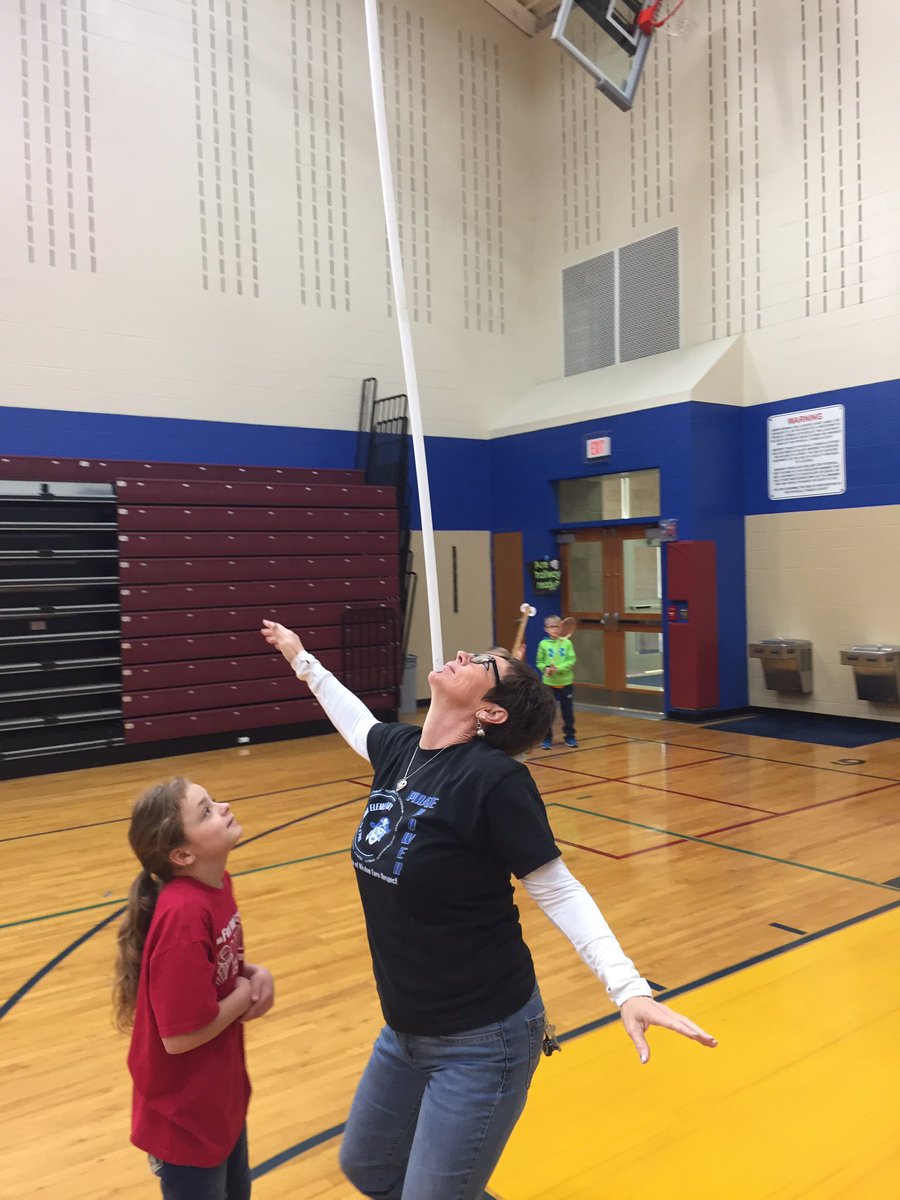 GES_mbmeyer's tweet photo. Who has a gym teacher that can do this?!?! #GESPirates @ges_Heuer https://t.co/5OUOVAi1Mx