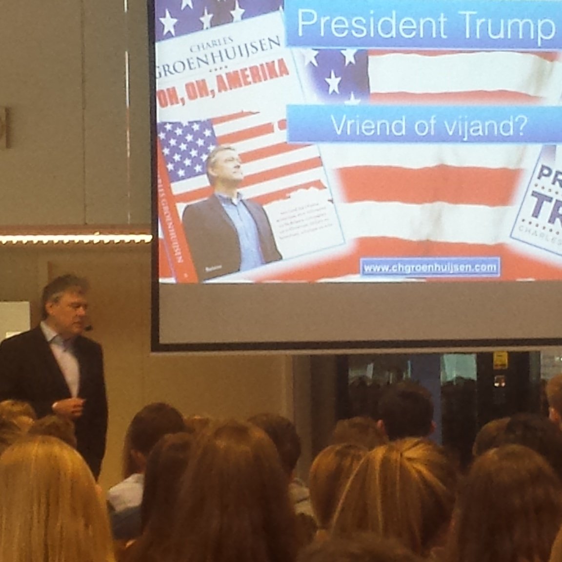 Live in de Aula: Charles Groenhuijsen over 
'President Trump: Vriend of vijand?' boek: 'Oh, oh, Amerika'