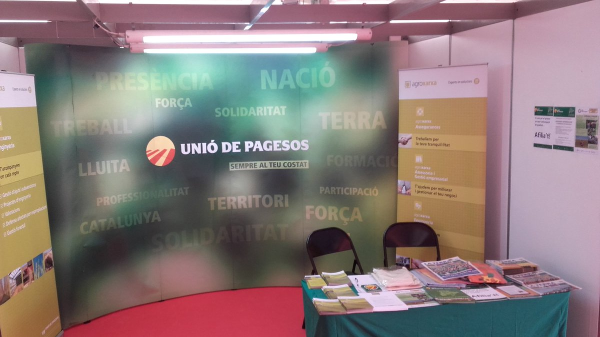 Falguerascarles's tweet photo. @uniopagesos a #Firagri 2017 fins diumenge.Avui div, 19h Jornada de Joves, imp. novetats  en Incorp i Plans Millora https://t.co/P427WfbcC5