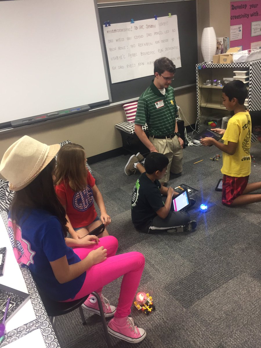 When one of your former geniuses comes back for genius hour! #coding <a href="/CCEColts/">Cottonwood Creek</a> #ccehb20