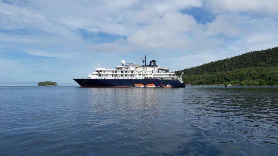 ConserveGuide's tweet photo. Clumsy Cruise Kills Coral - British owned cruise ship damages 1,600sq metres of #coral in Raja Ampat, #Indonesia 😢 https://t.co/O0vOv76iaB https://t.co/cJTjWCGYLm