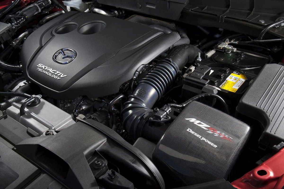 Mzracingjp Skyactiv D 2 2lディーゼル搭載のアテンザ アクセラ Cx 5に適応するリアルカーボン 製エアボックスカバー新発売 取付けは両面テープで固定するだけの簡単装着アイテムです 1 5d用も同時新発売 T Co 09hndlrq2b T Co