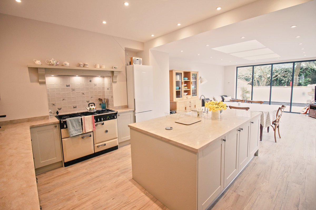 Happy Friday and finished projects. Well done to @BuildersAkw for the perfect craftsmanship on this beautiful extension.