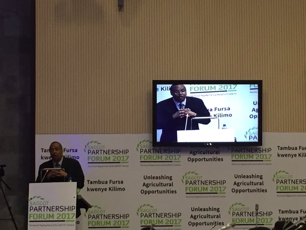 mungaits's tweet photo. Prof. Temu delivering superb closing remarks capturing key points of discussions during the forum @SAGCOT @sagcotforum2017 https://t.co/c9I3dkHppz