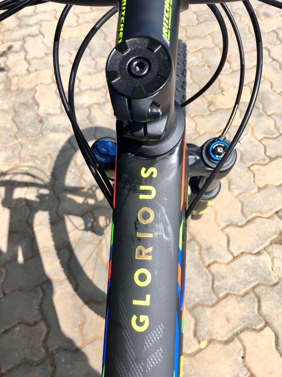 kevinevansracin's tweet photo. How hot is this bike! Managed to secure one of only 10 that arrived in SA. @OneEyeBiker @bikeonscott https://t.co/dHClHpSfFo