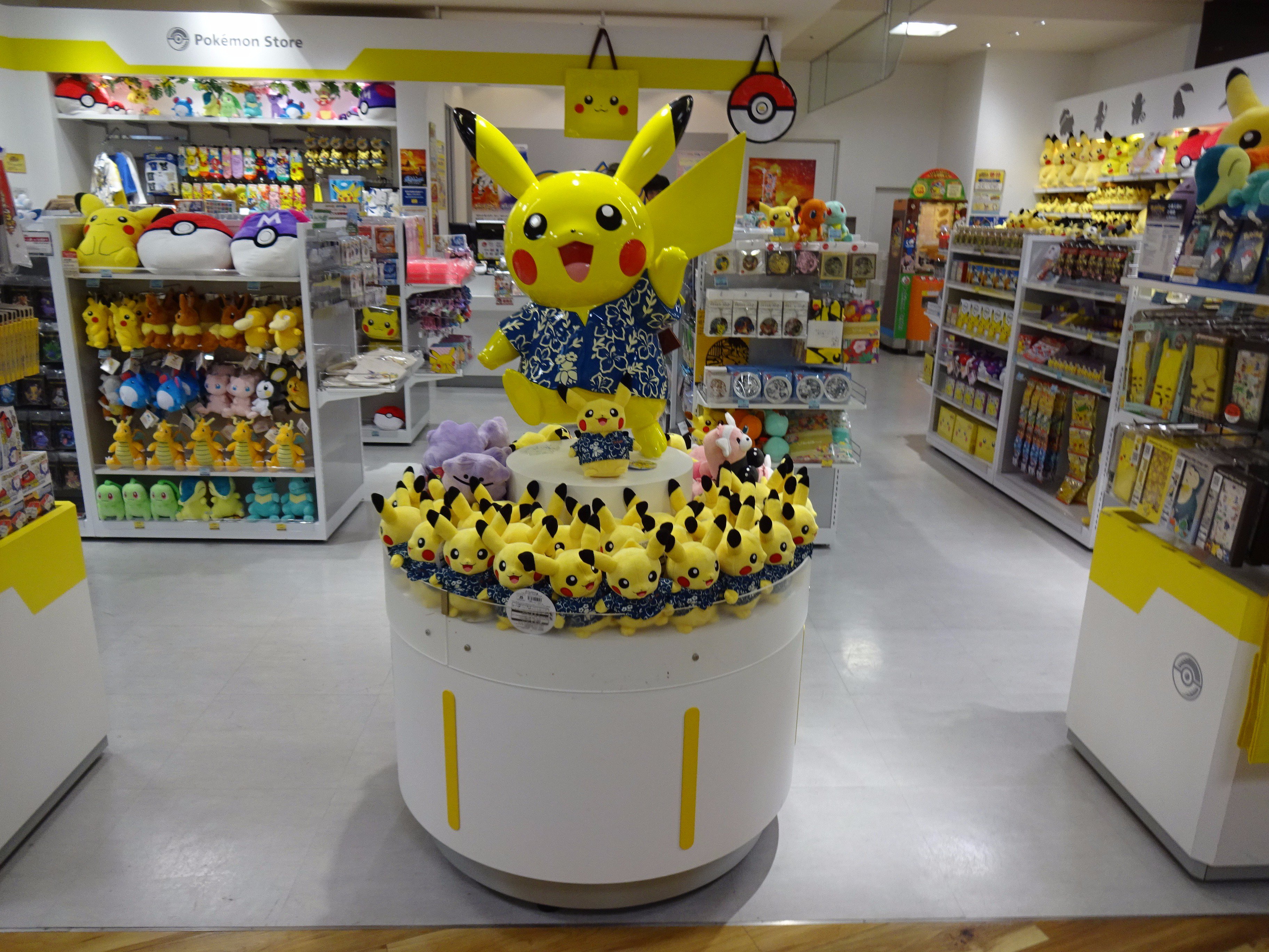 Katsuya 沖縄土産色々買ったなあ 沖縄にもポケモンストアがあって ポケモンちんすこうを買った おまけのシールでピカチュウがペリッパーに食べられてるのには驚いたｗ T Co Ttbmkbkvsg Twitter