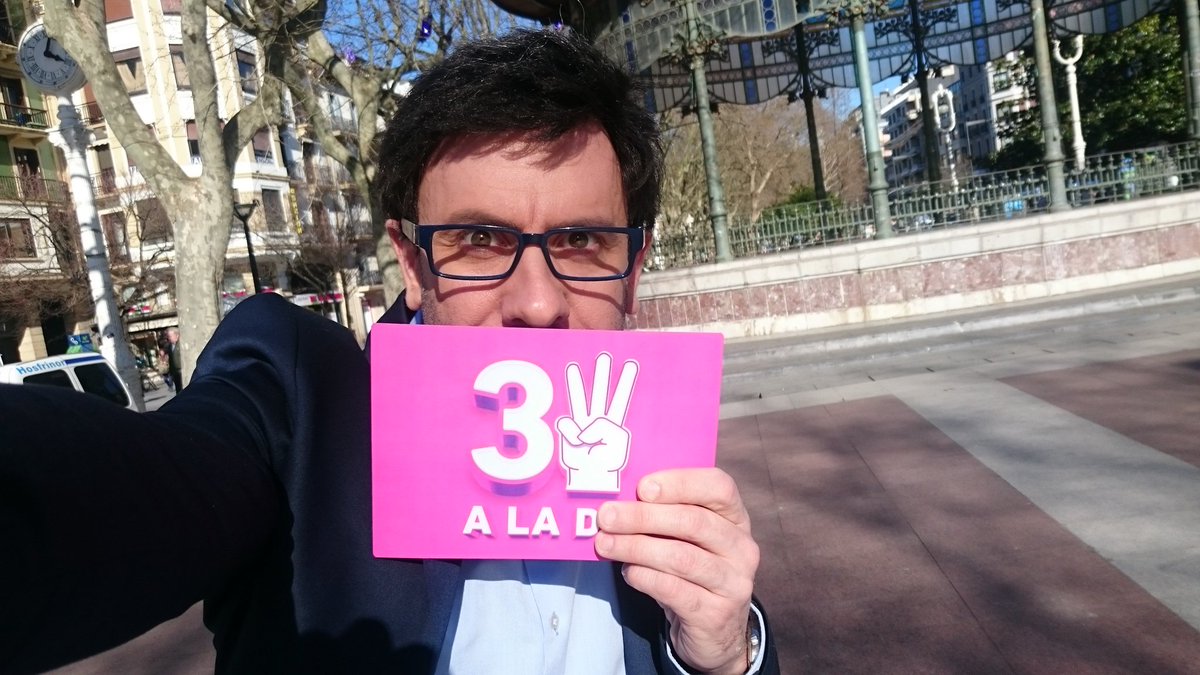 HumbertoTCB's tweet photo. Hoy Urruti seguirá repartiendo dinerito por Donostia #ALaDe3 para @QMContando https://t.co/hR3Sql3wW6