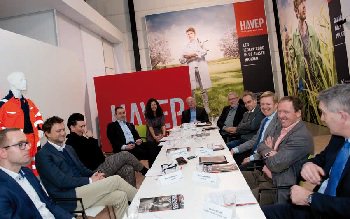 RegioBusiness's tweet photo. Lees het verslag van het #BOBDebat over de circulaire economie met oa @havepworkwear, @gubbelsbv, @Desso_NL https://t.co/AUKLCoWba2 1/3 https://t.co/HMZdGJrf4k