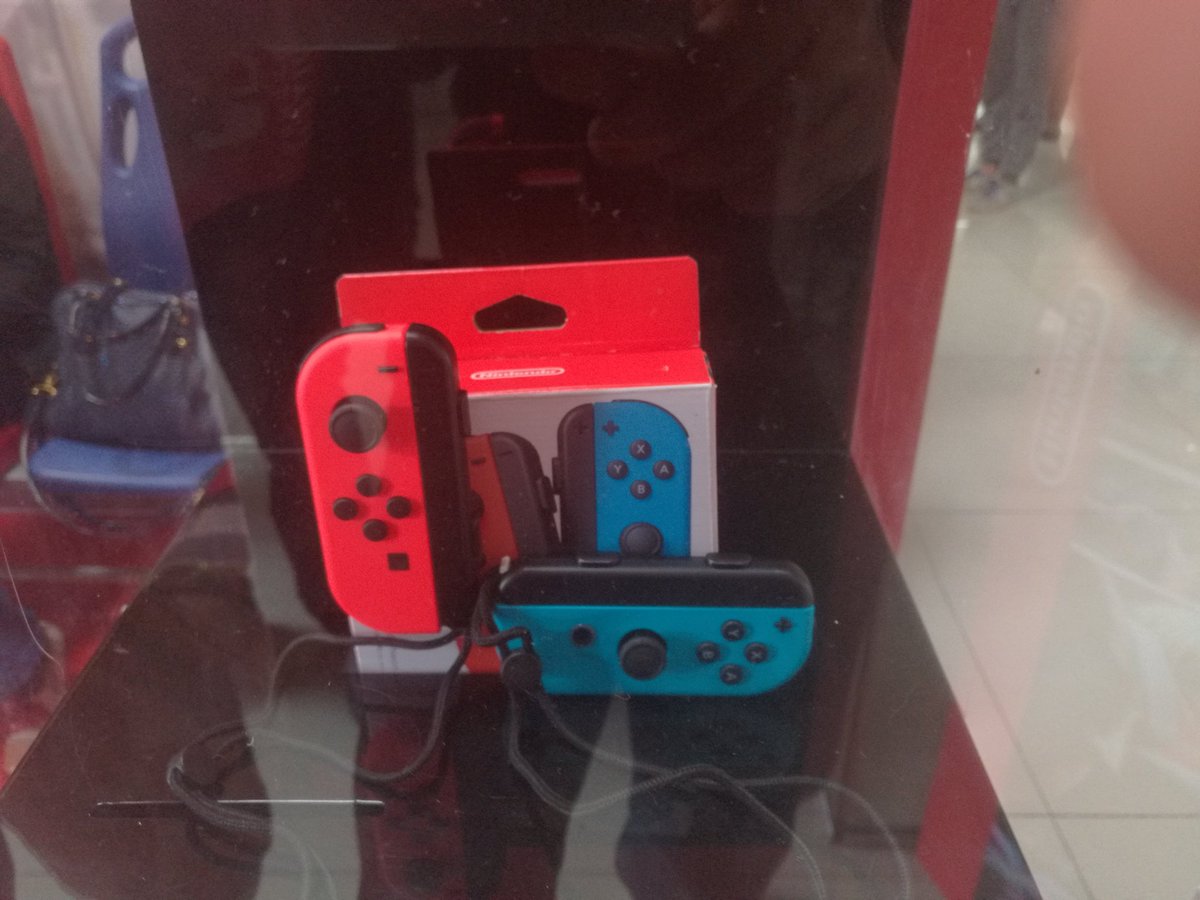 TecnoTelevision's tweet photo. #NintendoSwitchEnLinio estamos desde las oficinas @LinioColombia probando la Nintendo Switch https://t.co/HKWRmISMmz