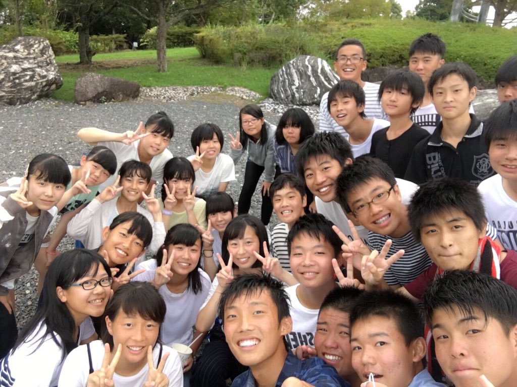 MiuTaeko's tweet photo. 東陽卒業しました！ほんまに楽しかった😊

3-2には感謝しかない！色んな行事、毎日の授業とドッチ全部ステキな"2組色"に染まりました💭💕お手紙や、2組優男男子からのハンカチのプレゼントあって感動した🙈

ありがとうすき😳 https://t.co/Z5XSbAf0gg