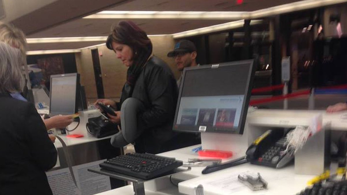 Stranger buys child's $749 airline ticket for distressed father bit.ly/2nmLPFo https://t.co/W1oLhfPkDb