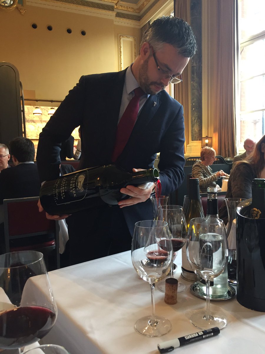 schillingpl's tweet photo. Last shift for @JorisBeijn and we are drinking a bottle @FreemarkAbbey &amp; @BollingerUK #bam @sohowinesupply #7wwr #Goodluck https://t.co/Dfq4lLSUfv