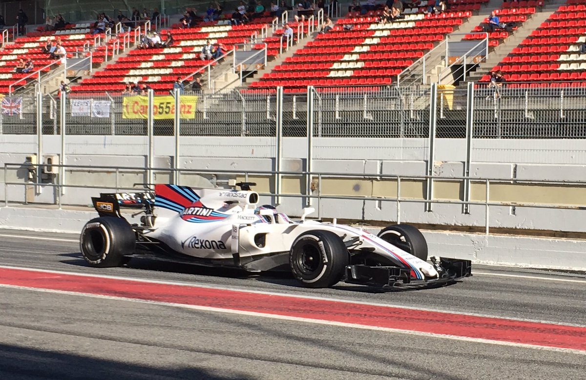 Sareyware's tweet photo. Lance Stroll in the @WilliamsRacing #FW40 #BadgerTest2 https://t.co/pvVCMbdAUm