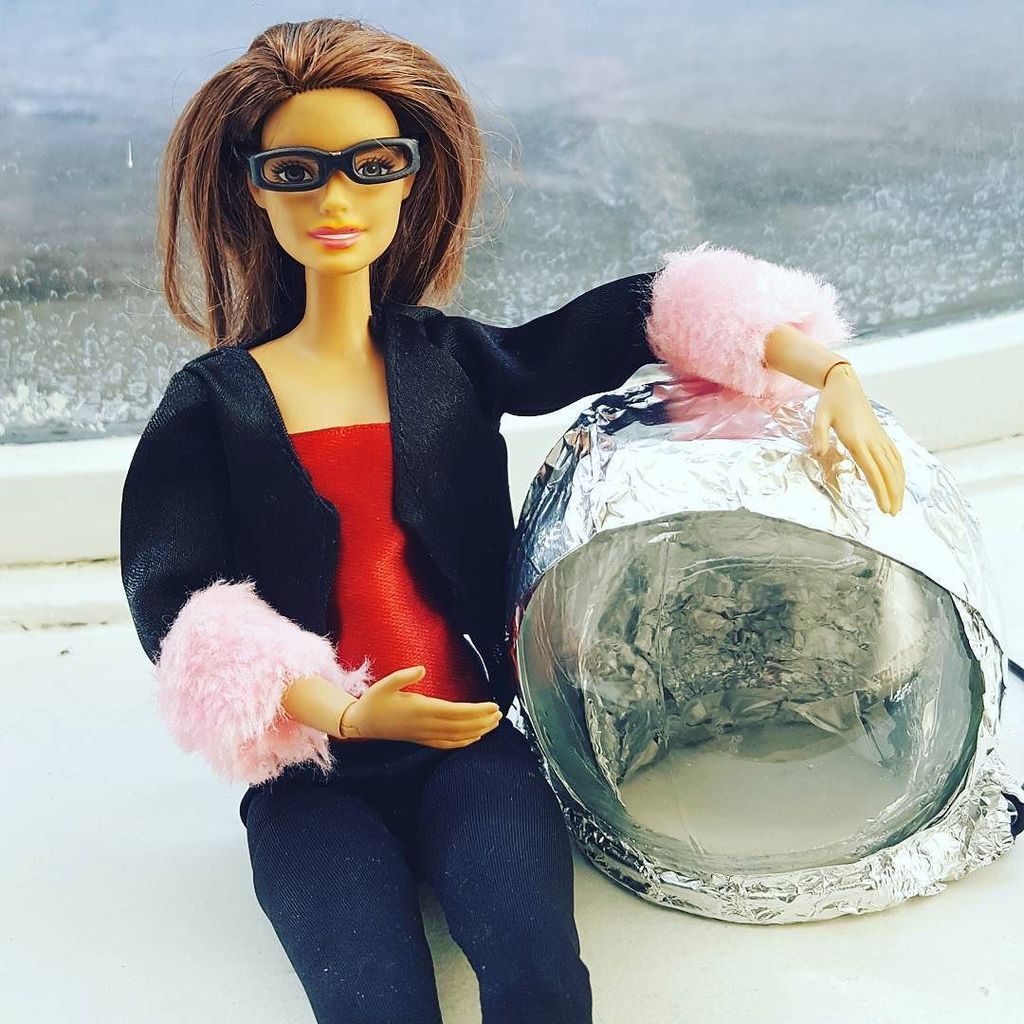 Anche Barbie è pronta per trasferirsi su Marte.
Barbie is ready to relocate to Mars. ift.tt/2m7PXrQ