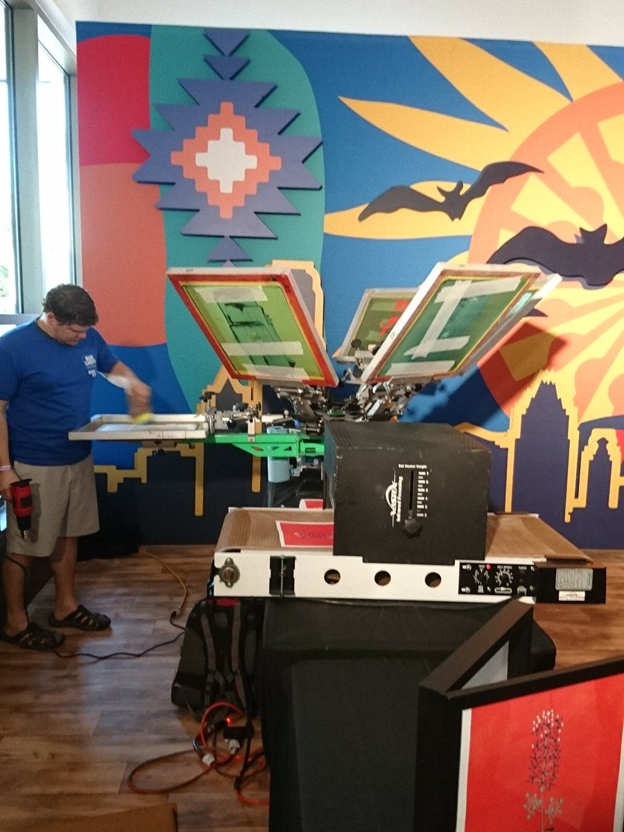 Free SXSW swag. Screen printed before my eyes. #sxsw #sxsw2017