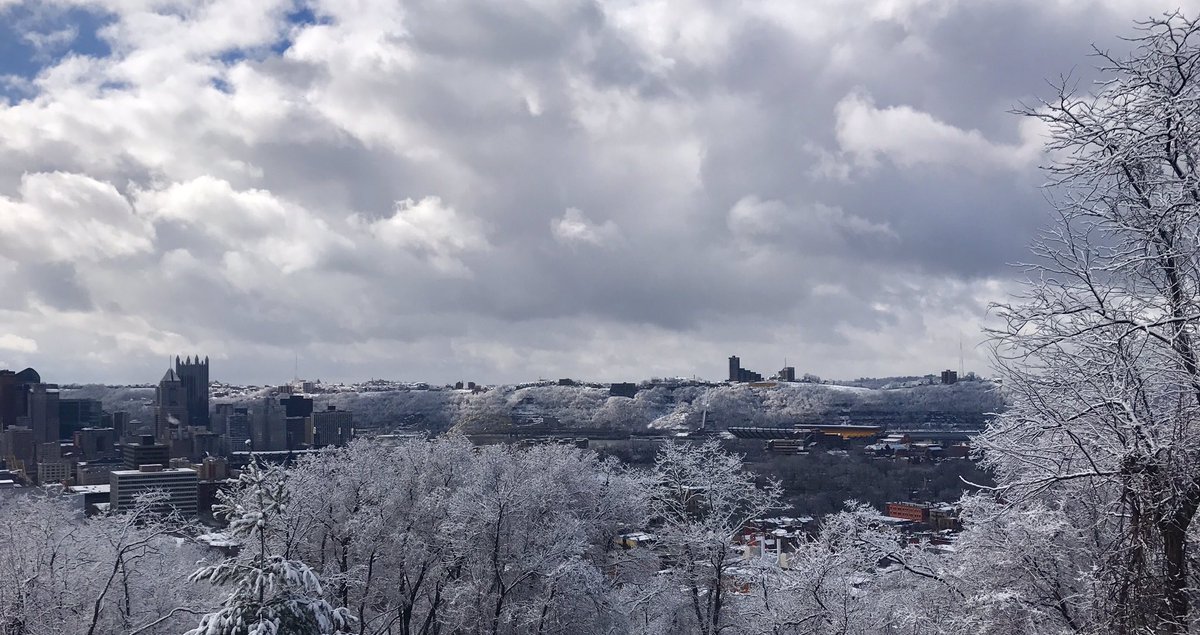 CalUClimatology's tweet photo. Quite a winterscape here in Pittsburgh after the early morning snows #chillyweekend #Equinoxapproaching https://t.co/IsRNoxiJ6v
