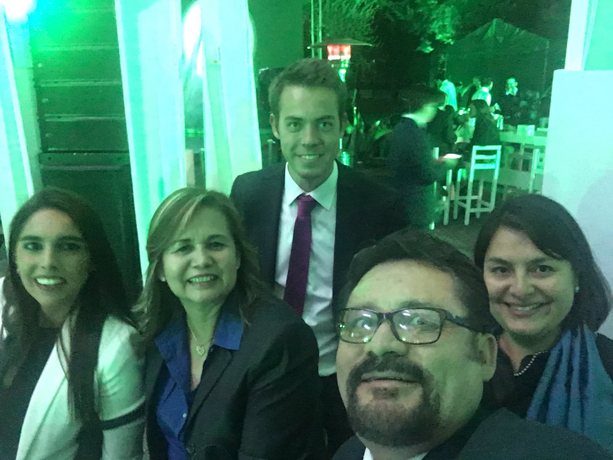 AlfredBond's tweet photo. #HolaBP anoche en e evento BP https://t.co/2jG3pebGTf