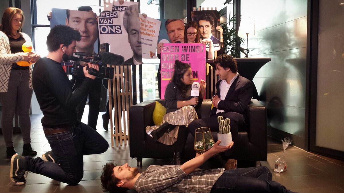 TweedeKelder's tweet photo. @jesseklaver had geen tijd om naar de kelder te komen... dan komt de kelder naar hem! #tk2017 #nl @groenlinks https://t.co/5Gsrap26si