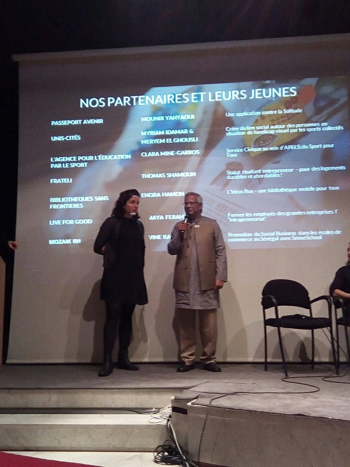 LC_Christophe's tweet photo. Des étoiles plein les yeux : rencontre avec le Prof. M. Yunus dans le cadre de la candidature de Paris aux #JO2024 @Yunus_Centre ! https://t.co/XCyEyop0kM