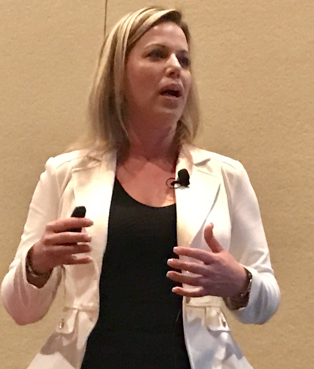Paul_PCMH's tweet photo. #ACGME2017 @TinaMoenPharmD from @IBMWatsonHealth talking about augmenting the clinician with #Watson @acgme https://t.co/kvYv6nJqsf