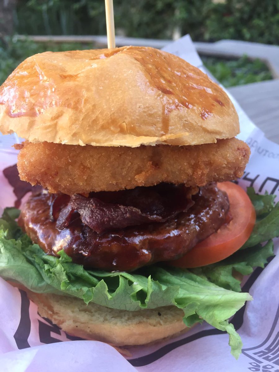 finalstageFT's tweet photo. Players! Esta semana los esperamos en nuestra casa del norte @FoodTruckAvenue , para satisfacer todos sus antojos #BBQ8 #GameOveratuHambre https://t.co/a4cyHd73QL