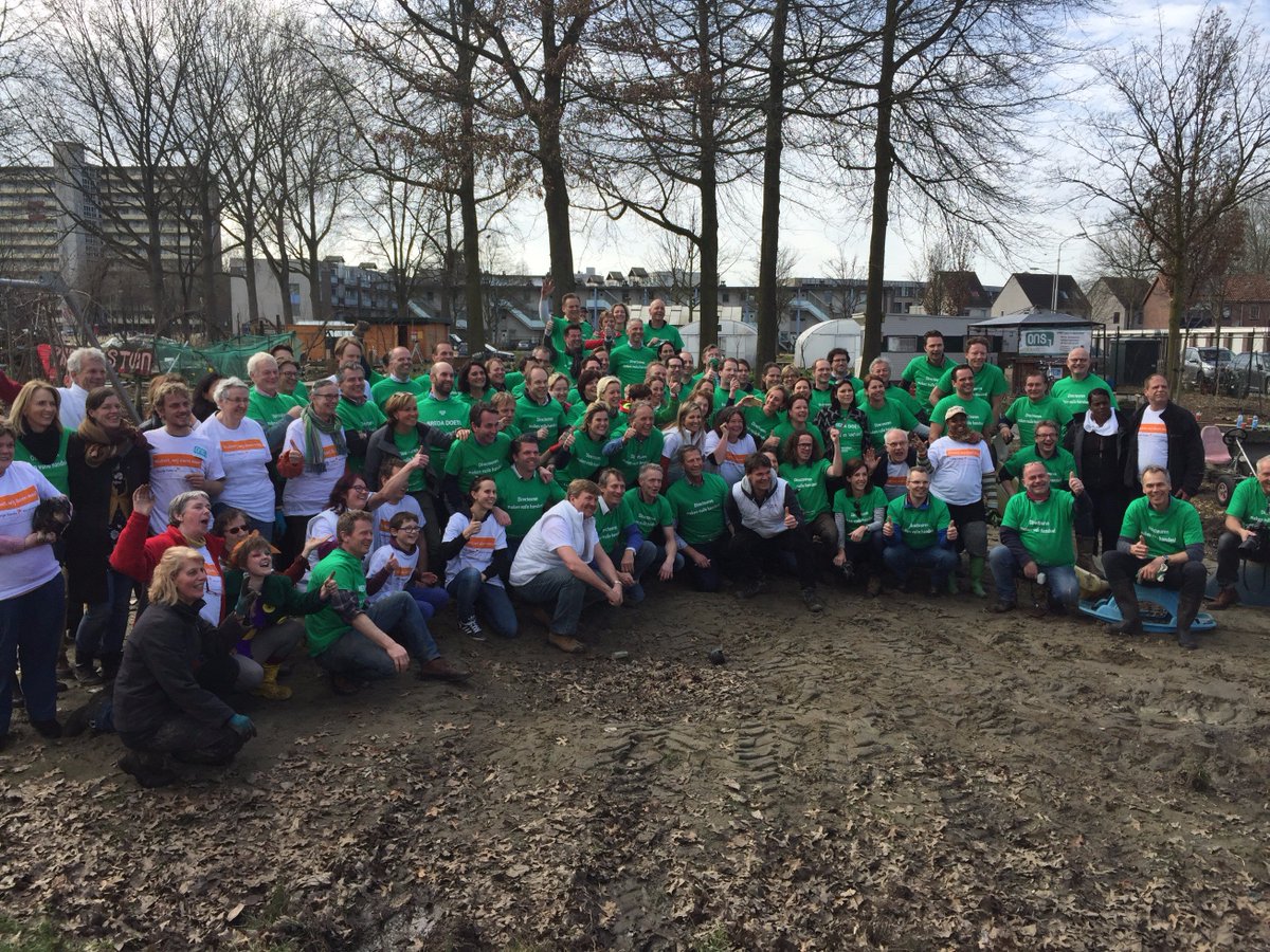 Koninklijk Paar klust mee <a href="/BuurttuinBreda/">Buurttuin Breda</a> tijdens grootste #vrijwilligersactie van Nederland: <a href="/NLdoet/">NLdoet</a> van het @OranjeFonds