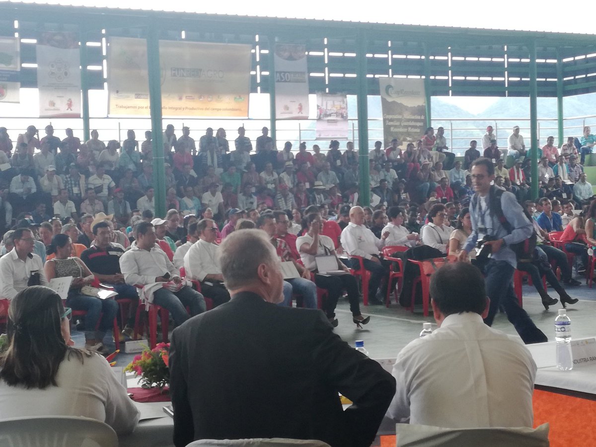 Pedropsalas's tweet photo. #SíPodemos En Foro Departamental para PAZ y el postconflicto,como reconciliación labriegos piden devolución tierras afectadas por extinción https://t.co/dEzhsYvUOD
