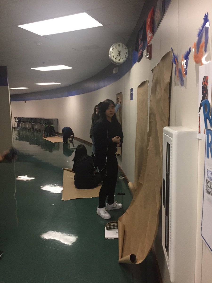 Russell_Said's tweet photo. #todayatHHS #HHSArt takes over the hallways! #drawbig #skeletonselfies https://t.co/3XcIhE6Frr