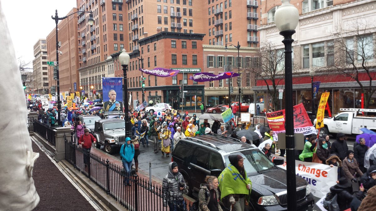 SierraClub's tweet photo. "You can't drink oil, keep it in the soil!" chant echoing down the streets in DC! #NativeNationsRise https://t.co/WdpAAfMxWX