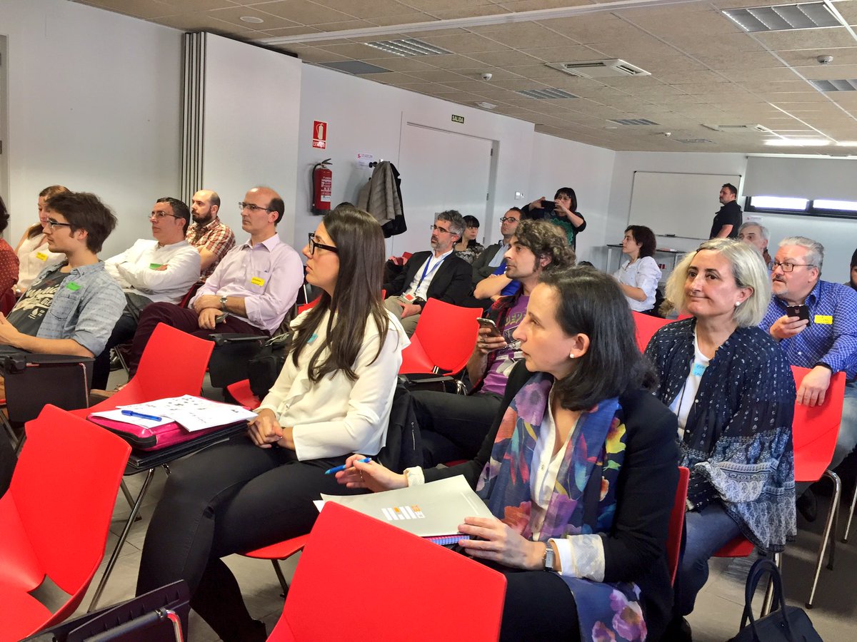 roberto_bayon's tweet photo. Estamos comenzando #HackathonHealth #Asturias con @ignacioFALBERTI @JorgeDazGar @PelayoPuerta https://t.co/LEVO4HVbME