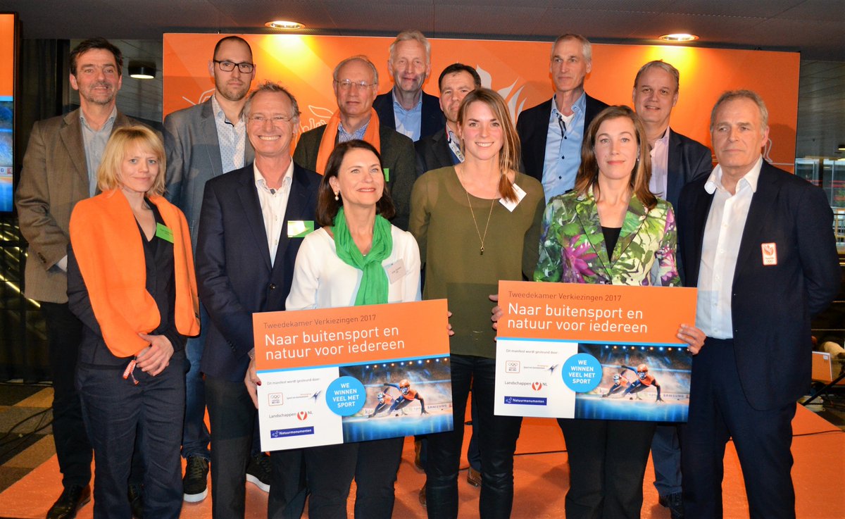 Manifest ‘Naar meer regie op buitensport en natuur’ is door <a href="/JantineVdV/">Jantine vd Vlist</a>  overhandigd aan @CorinneEllemeet  (GL) en <a href="/AntjeDiertens/">Antje Diertens 🇺🇦🍀</a> (D66).