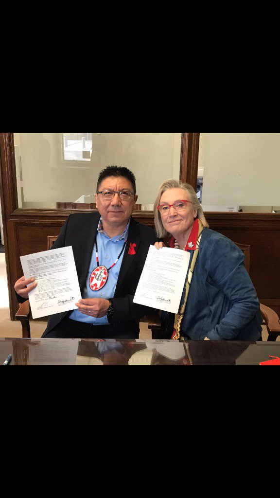 Was pleased to sign an agreement today with @Carolyn_Bennett to improve children services in the remote north.
#NAN