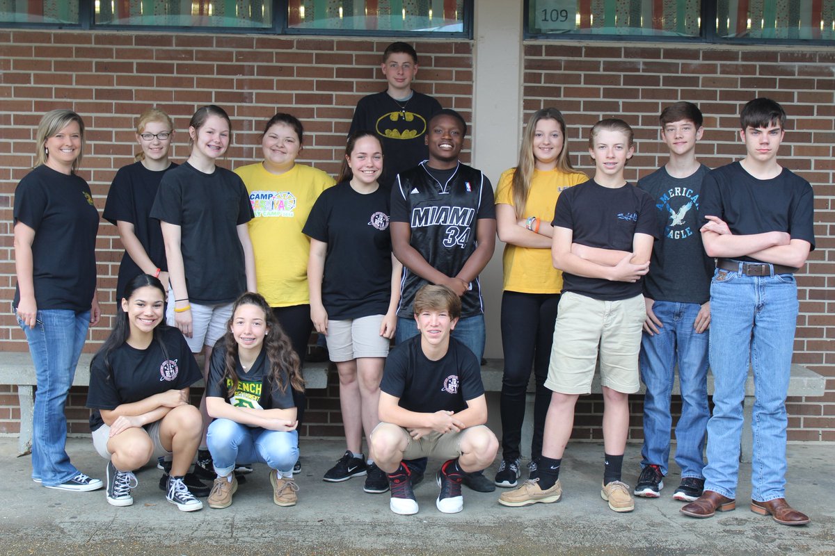 jenn_vulgamore's tweet photo. Black and Gold day! @gofshslions #Fshsbeta #betaclubweek https://t.co/hNL27dNaBN