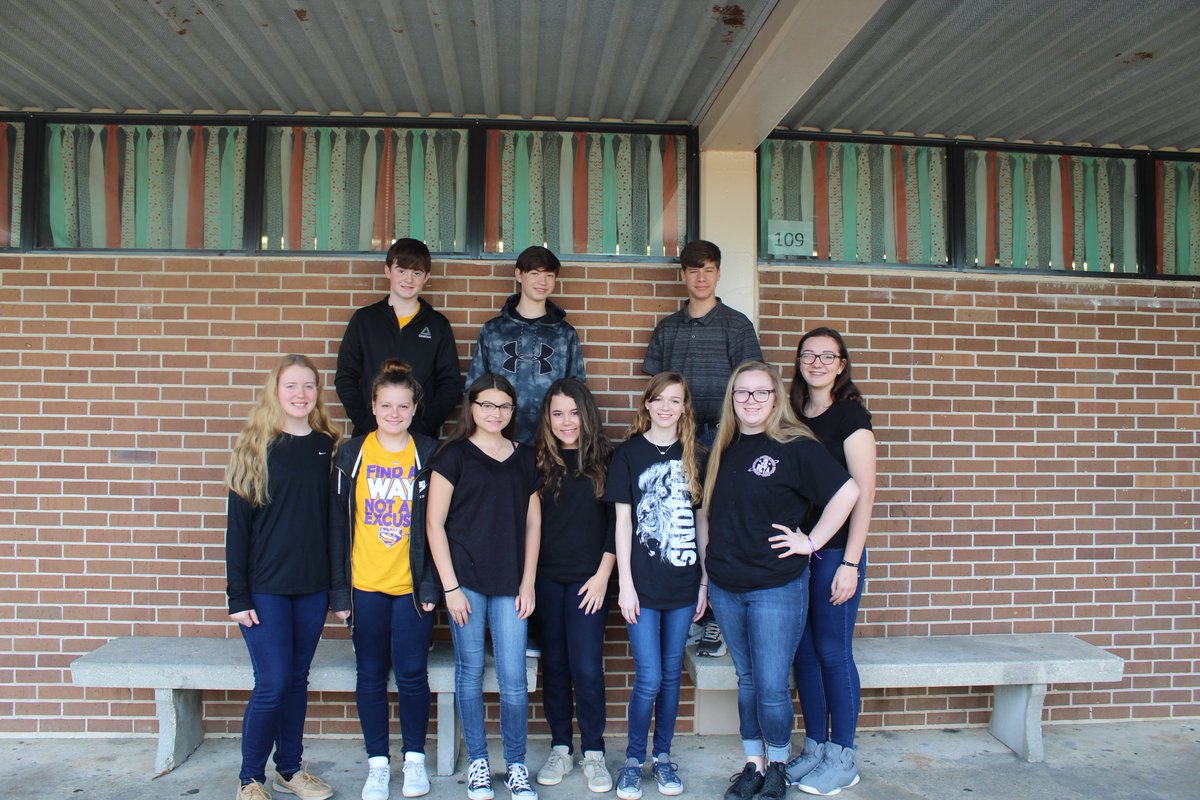 jenn_vulgamore's tweet photo. Black and Gold day! @gofshslions #Fshsbeta #betaclubweek https://t.co/hNL27dNaBN