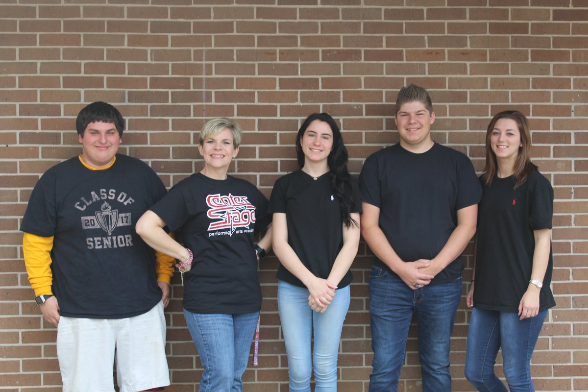 jenn_vulgamore's tweet photo. Black and Gold Day! @gofshslions #fshsbeta #betaclubweek https://t.co/YUjnPzoIUw