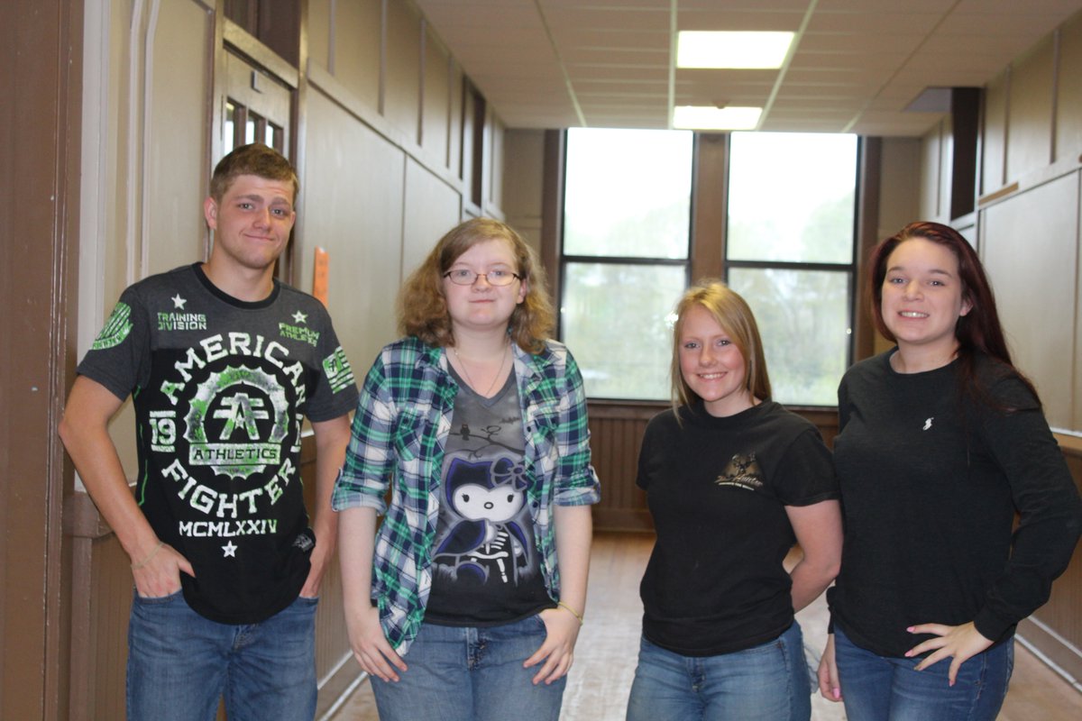 jenn_vulgamore's tweet photo. Black and Gold Day! @gofshslions #fshsbeta #betaclubweek https://t.co/YUjnPzoIUw