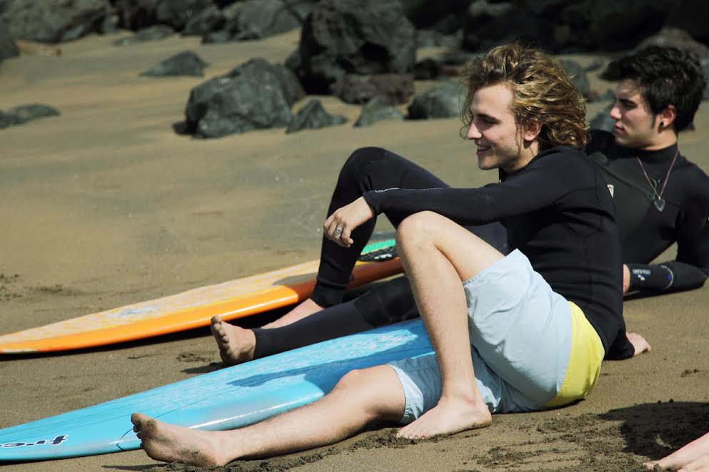 eltelevisero's tweet photo. #EUROVISION | Playa, surf y ambiente veraniego en el videoclip completo de @ManelNMusic ▶️ https://t.co/tfStMi6q6f https://t.co/9kMlhxo7eg