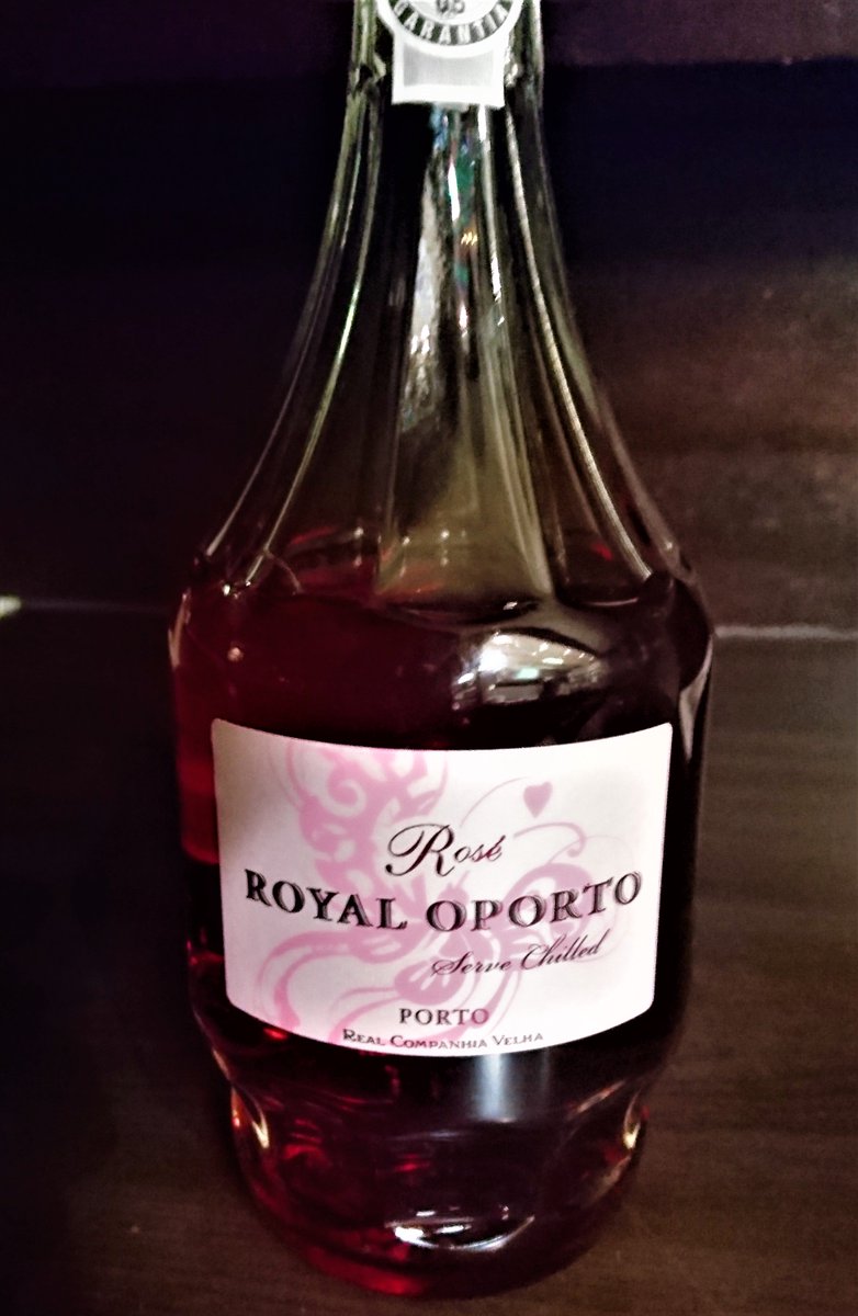 Royal Oporto rose: On ice, with tonic and mint or with Prosecco:a recommendation for warm days. #wine #portwine <a href="/Portuguese_chef/">Russell Wright</a> <a href="/winegal57/">winegal🍷💃🏻</a>