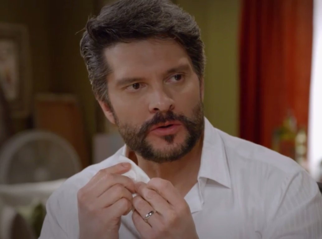 MarceCordobaFc's tweet photo. "¿Para que sirven los bienes si no son para remediar los males?" #ChauAuto @JulioMedina_EDR #enamorandomedeRamon #capitulo14 https://t.co/nWCrKD39ee