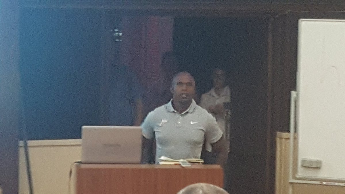 KingEdVIISchool's tweet photo. #RedRugby @KingEdVIISchool Technical advisor 2017 @Joeymongalo chats through the 2017 #redprogram #TeamRedStrong @2407ddw @mzeke_great https://t.co/nNQbJRguvm