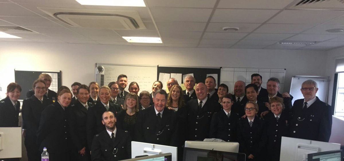 MetPoliceChoir's tweet photo. Couldn't resist a backstage photo with Phyllis Logan! #PhyllisLogan #DowntonAbbey #GoodKarmaHospital https://t.co/mhPeRDsHpl