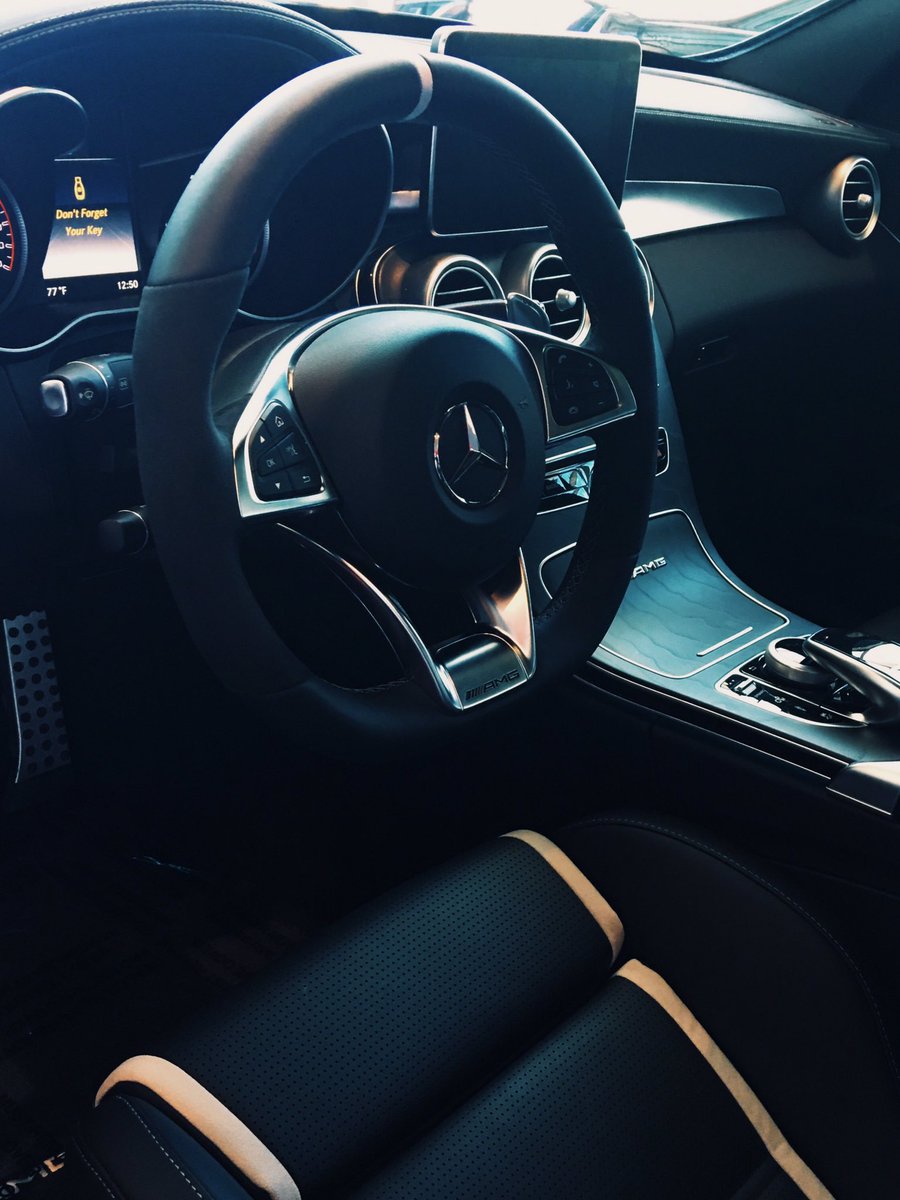 SoaringStreets's tweet photo. C63S interior https://t.co/MH6pECXtEv