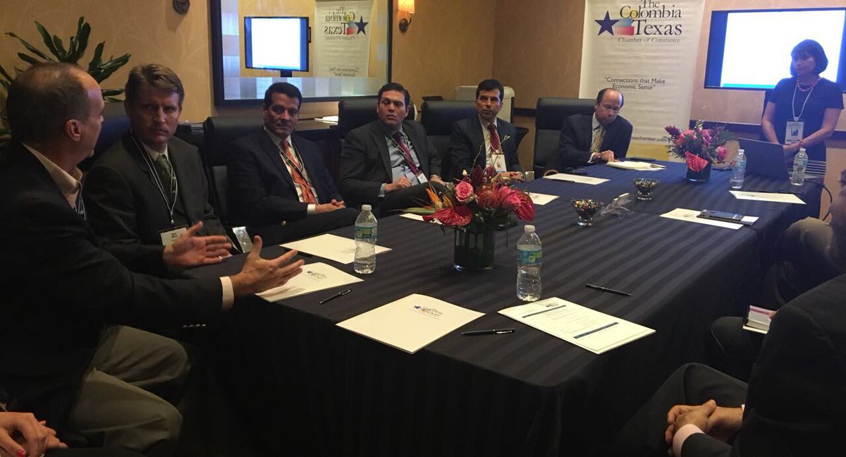 ANHColombia's tweet photo. Embajador Juan Carlos Pinzón en Washington, viajó a Houston para reunión con empresarios en nuestra sala de negocios ANH. #CERAWeek2017 https://t.co/HJ0luLAqKm