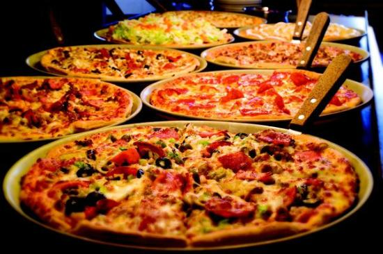 laguiadecaracas's tweet photo. Queremos comer pizza hasta no poder más, ¿qué tal si vamos a #AllYouCanPizza en #ElHatillo? https://t.co/Q39DlmTG0G