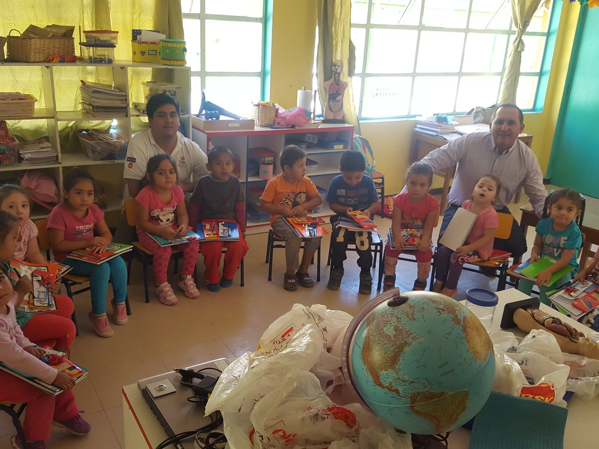 Mario_ArosC's tweet photo. Feliz entregando cariño y útiles escolares a nuestros niños del sector rural. Junto a Francisco Javier Torres y el desafío levantemos Chile. https://t.co/dvRw9liWL6