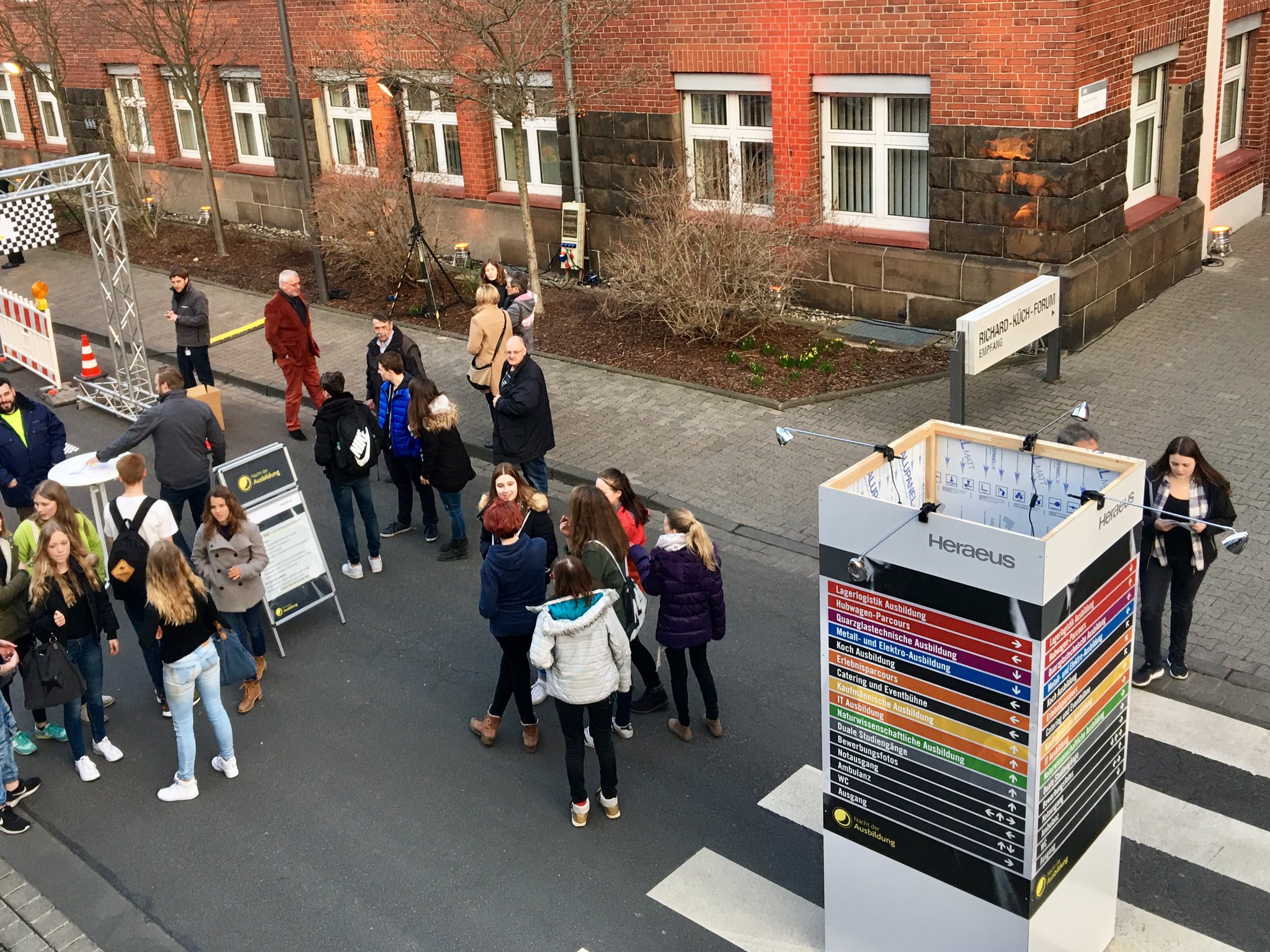 Heraeus Es Fullt Sich Langsam Bei Der Nachtderausbildung Bei Heraeus