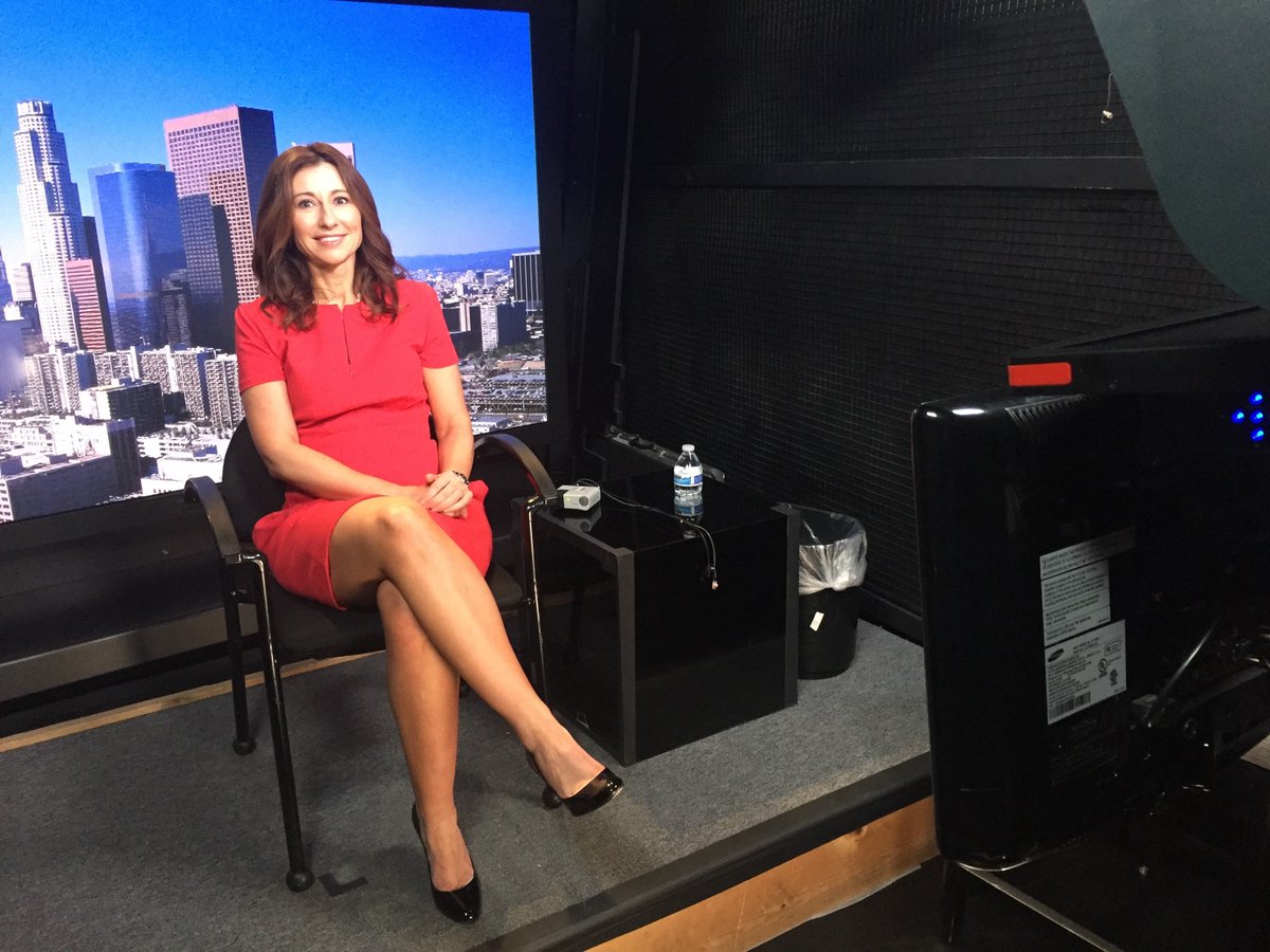 CynthiaKongPR's tweet photo. Brandi Britton, @OfficeTeam District President, was ready for her close-up yesterday at @CNN studios in LA. #MarchMadness https://t.co/TyEB2WxIOM